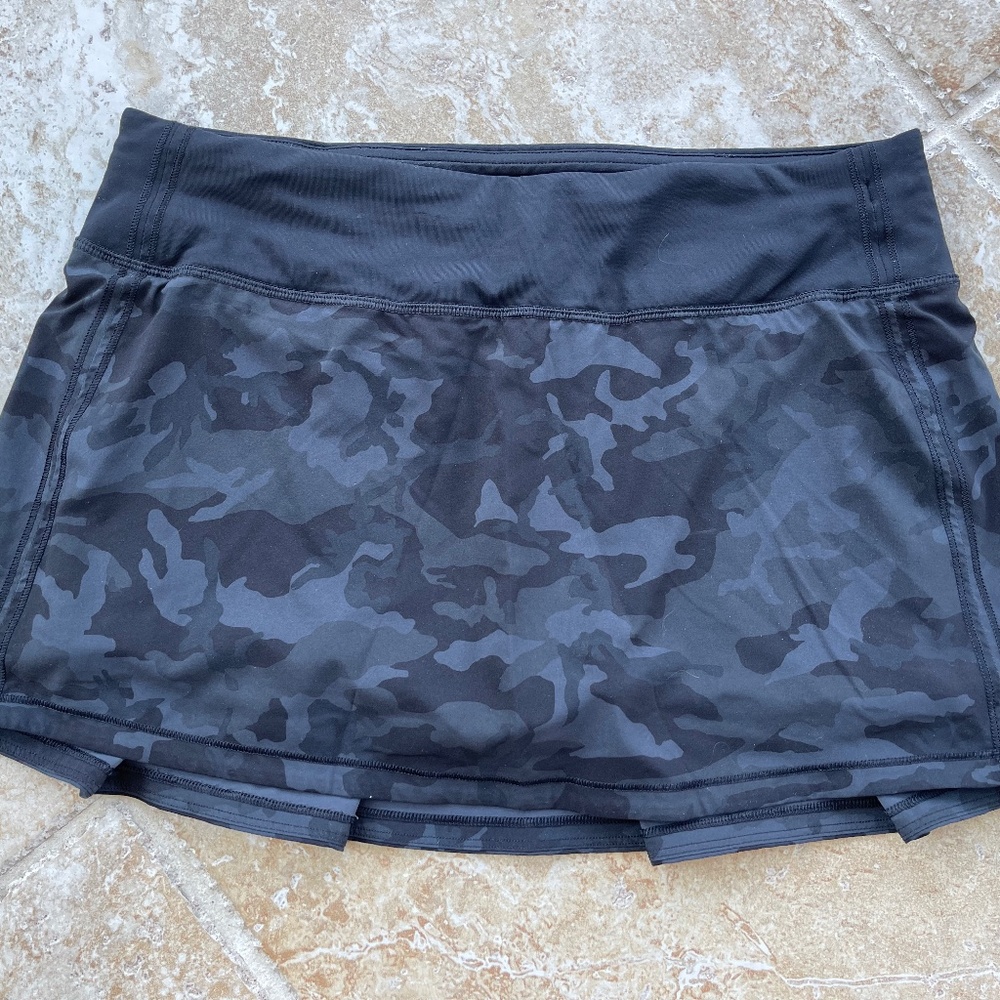 Lululemon Pace Rival skirt (Camo) - Size 8 Reg